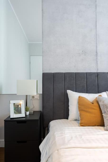 부쿠레슈티 Stunning Views 2Br Midtown Flat - Charming Balcony 아파트 외부 사진