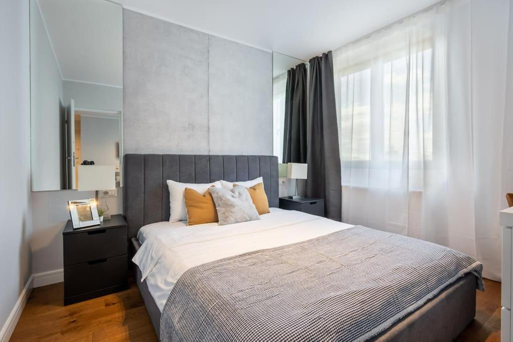 부쿠레슈티 Stunning Views 2Br Midtown Flat - Charming Balcony 아파트 외부 사진