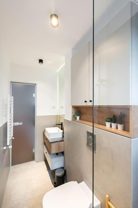 부쿠레슈티 Stunning Views 2Br Midtown Flat - Charming Balcony 아파트 외부 사진