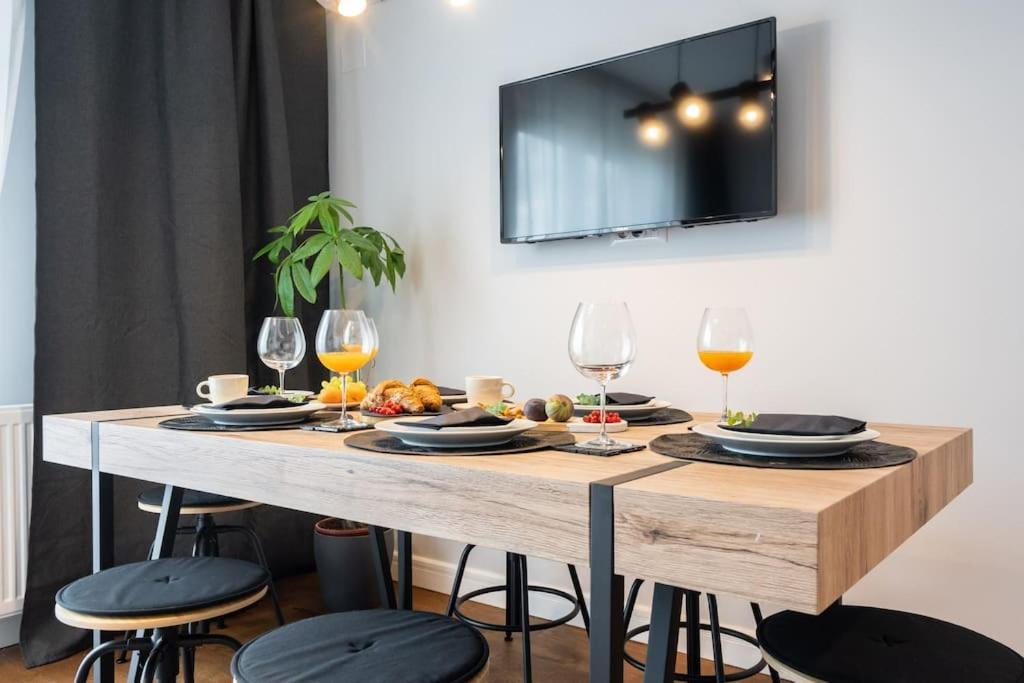 부쿠레슈티 Stunning Views 2Br Midtown Flat - Charming Balcony 아파트 외부 사진