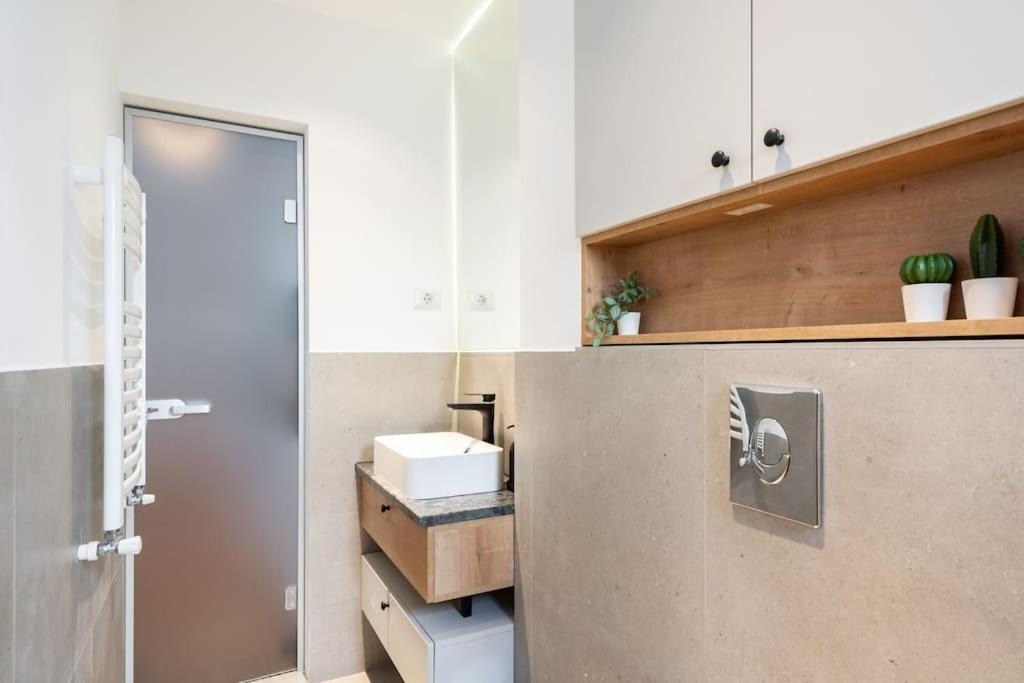 부쿠레슈티 Stunning Views 2Br Midtown Flat - Charming Balcony 아파트 외부 사진