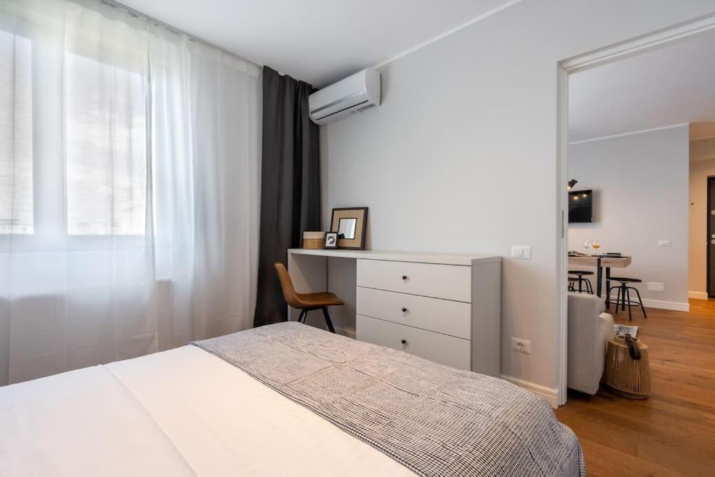 부쿠레슈티 Stunning Views 2Br Midtown Flat - Charming Balcony 아파트 외부 사진