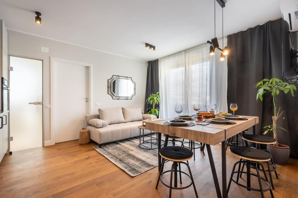 부쿠레슈티 Stunning Views 2Br Midtown Flat - Charming Balcony 아파트 외부 사진