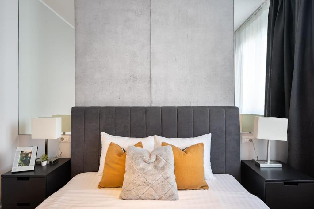 부쿠레슈티 Stunning Views 2Br Midtown Flat - Charming Balcony 아파트 외부 사진
