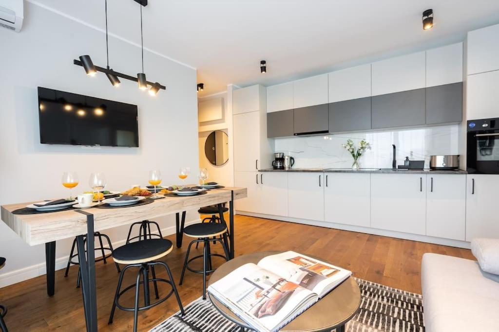 부쿠레슈티 Stunning Views 2Br Midtown Flat - Charming Balcony 아파트 외부 사진