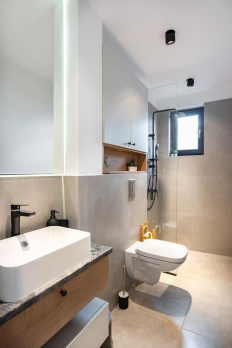 부쿠레슈티 Stunning Views 2Br Midtown Flat - Charming Balcony 아파트 외부 사진