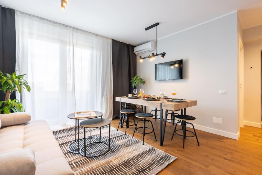 부쿠레슈티 Stunning Views 2Br Midtown Flat - Charming Balcony 아파트 외부 사진