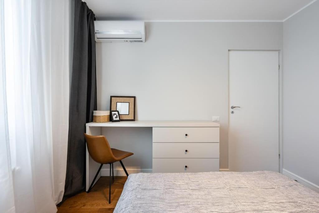 부쿠레슈티 Stunning Views 2Br Midtown Flat - Charming Balcony 아파트 외부 사진
